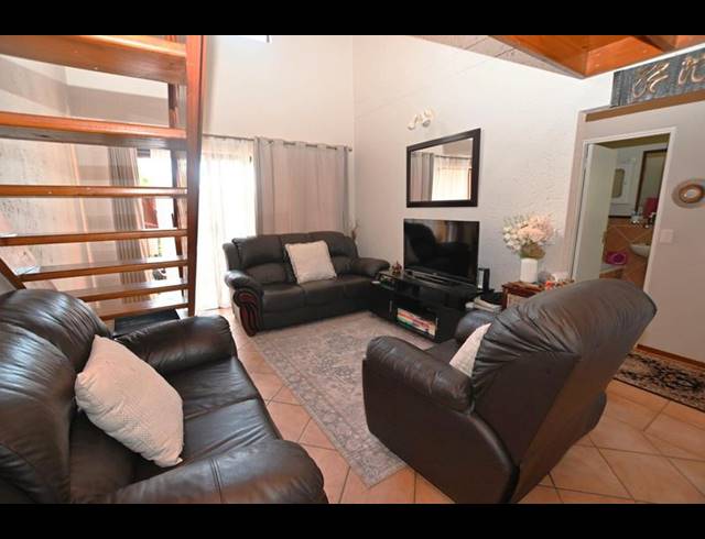 2 BEDROOM APARTMENT FOR SALE IN LONEHILL